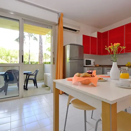 Comfortable Vacation Retreat With Pool Lägenhet *