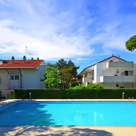 Comfortable Vacation Retreat With Pool * Lignano Sabbiadoro