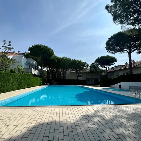 Comfortable Vacation Retreat With Pool Lägenhet Lignano Sabbiadoro
